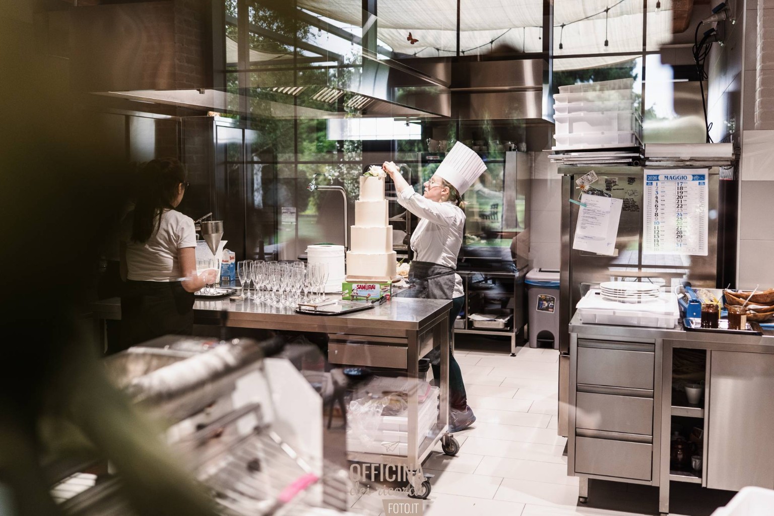 La decorazione di una torta a piani
