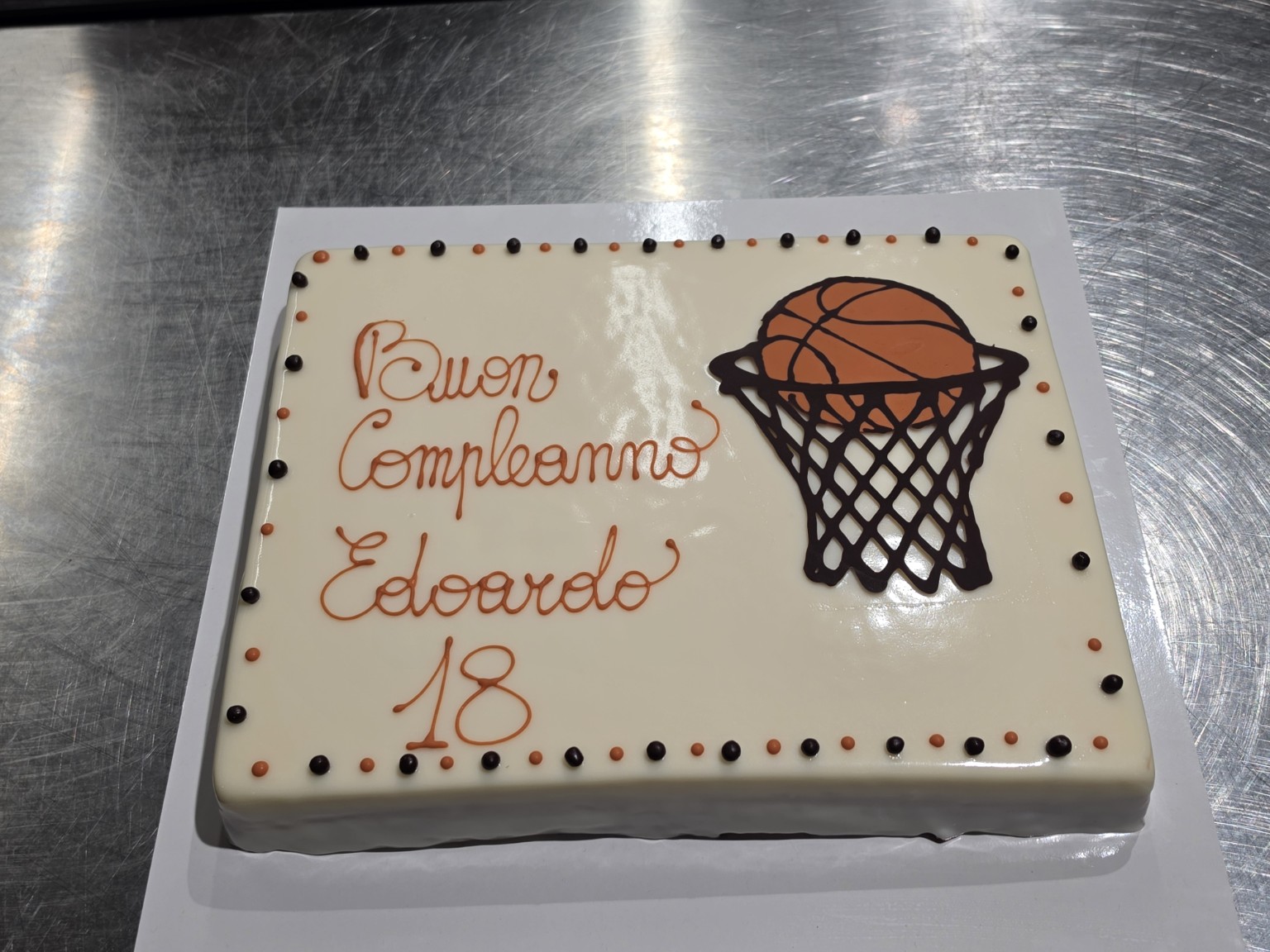 Torta di compleanno a tema basket